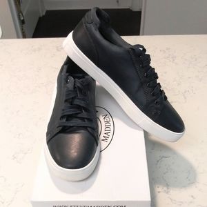 Steve Madden Sneaker